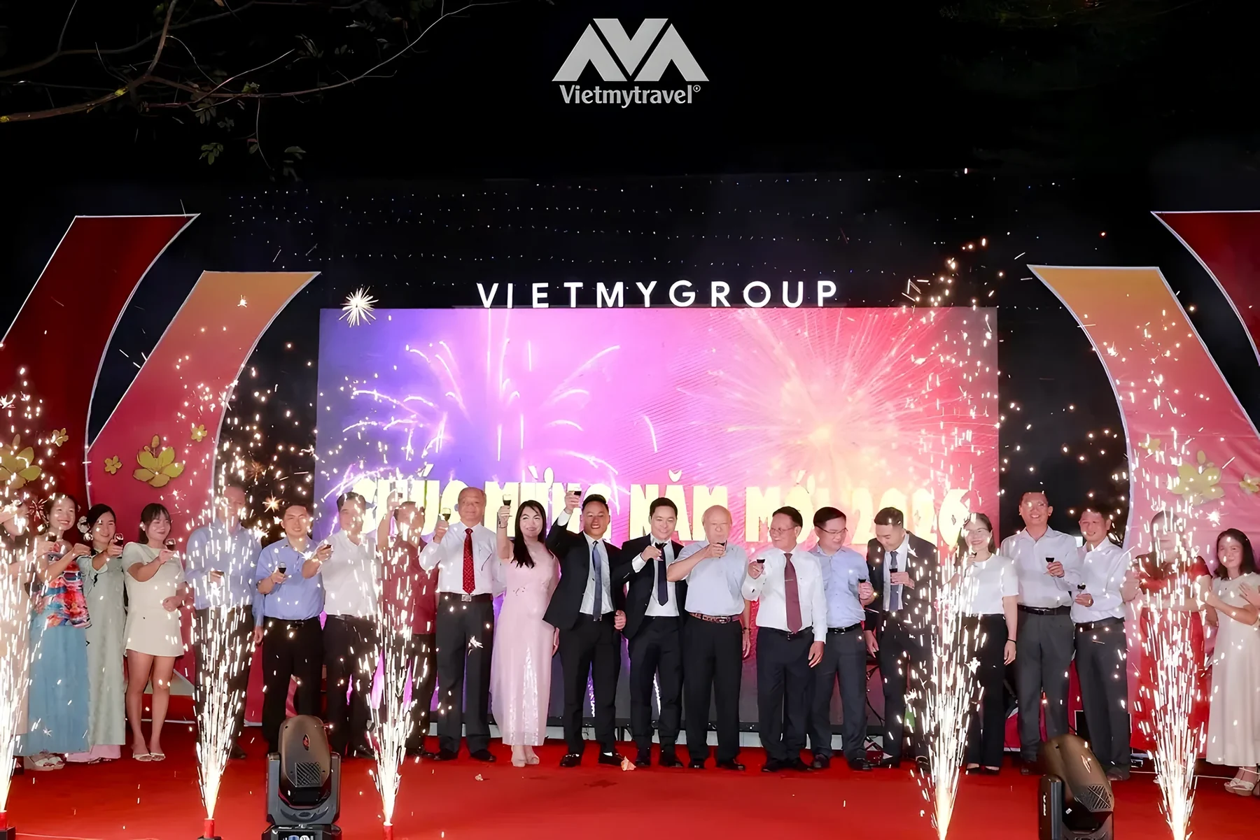 More than 2,000 people at the VIETMYGROUP year end celebration